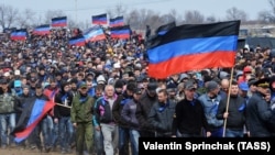 Ілюстративне фото. Під час військово-польових зборів так званих резервістів угруповання бойовиків «ДНР» на загальновійськовому полігоні в Шахтарському районі, Донецька область, квітень 2017