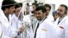 محمود احمدی‌نژاد در حال بازدید از تأسیسات غنی‌سازی نظنز