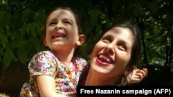 نازنین زاغری همراه با دخترش گابریلا