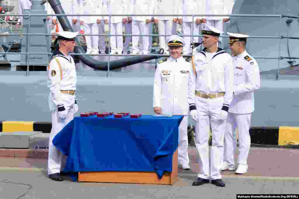 Нагороди морякам до Дня ВМСУ та почесна варта 