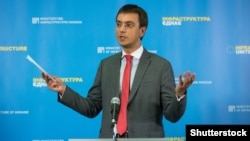Омелян стверджує, що має пропозиції від політичних сил, але поки не веде переговорів