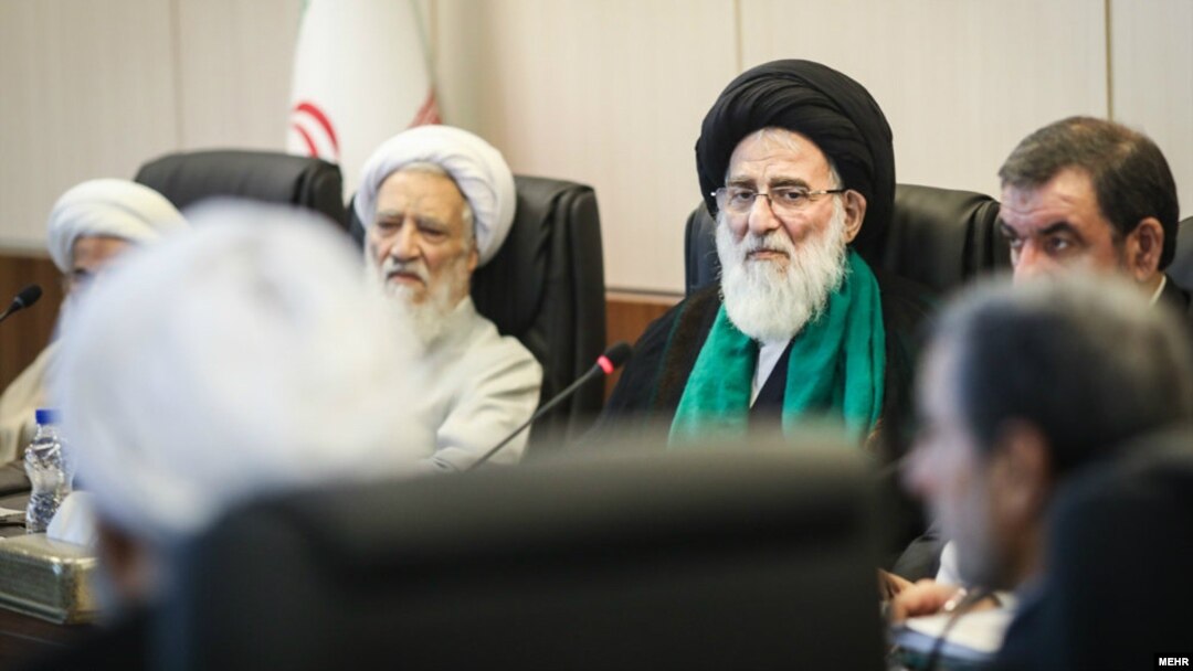 چهره محمود هاشمی شاهرودی پس از ابتلا به بیماری به شدت تغییر کرد. 