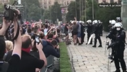 Инциденти пред српскиот Парламент во Белград
