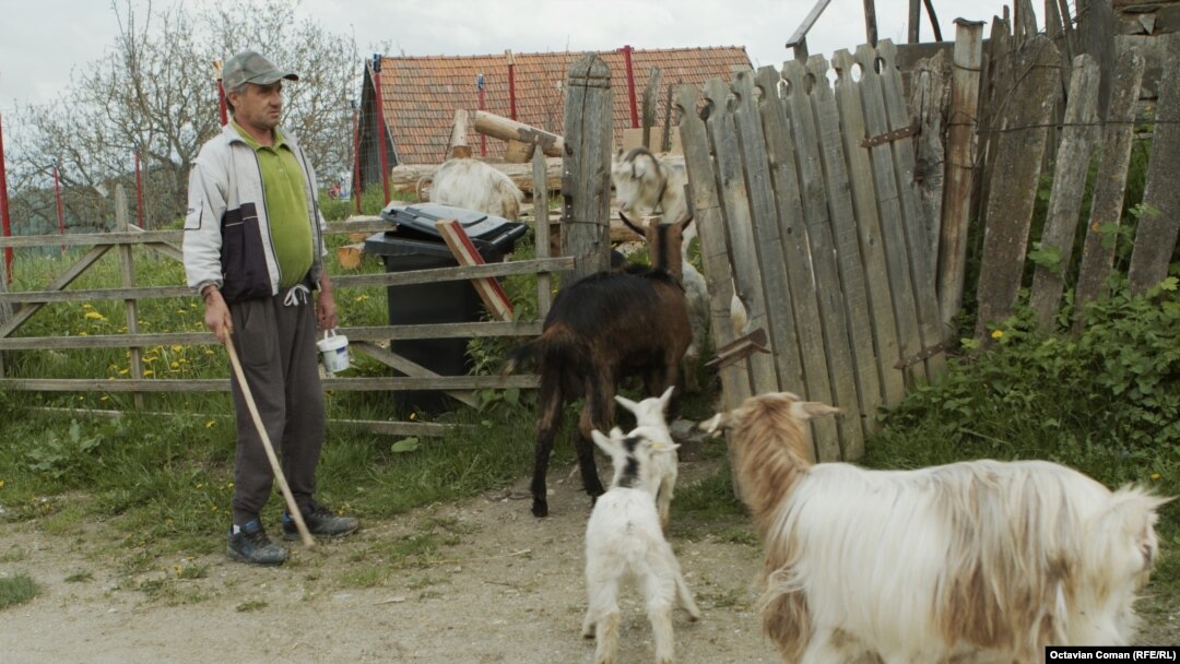 Multe comune din România sunt depopulate, 375 au sub 1.500 de locuitori, și nu sunt sustenabile. Cu toate acestea reforma administrativ-teritorială întârzie. Noul proiect de lege prin care comunele pot forma „consorții” nu pare să rezolve problema. 