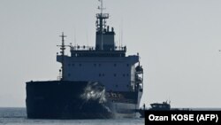 Корабель із українським зерном проходить інспекцію в Босфорі, жовтень 2022 року