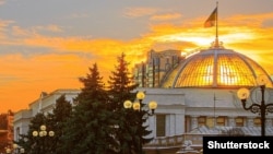 Застава для списку кандидатів перевищує 4 мільйони гривень, для кандидатів в одномандатних округах – майже 42 тисячі