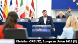Румунський депутат Клаудіу-Річард Тарзію розповідає особисту історію щодо Радіо Свобода під час дебатів у Європейському парламенті 1 квітня 2025 року
