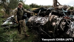 Уламки російського винищувача-бомбардувальника Су-34 на околиці Лиману, Донеччина, 5 жовтня 2022 року