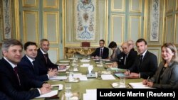 Президент Франції Еманюель Макрон 12 квітня прийняв у Парижі українського політика, кандидата в президенти України Володимира Зеленського