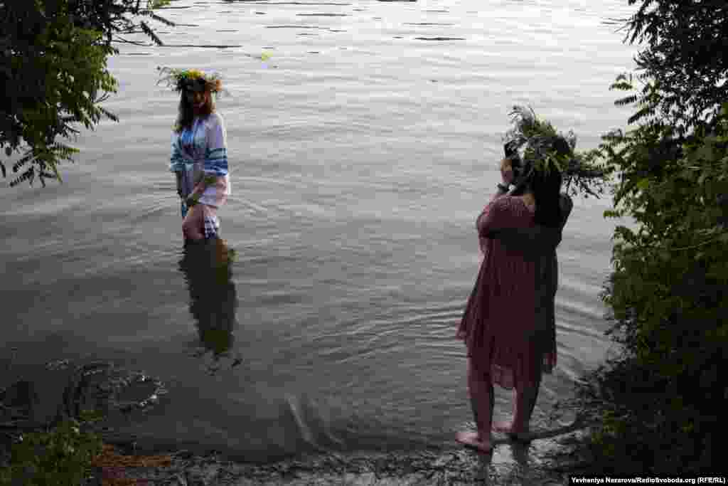 Фото у дніпровських водах на пам'ять