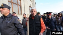 Շանթ Հարությունյանը Ազատության հրապարակում, 5-ը նոյեմբերի, 2013