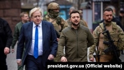 Премʼєр-міністр Великої Британії Борис Джонсон та президент України Володимир Зеленський у Києві, 9 квітня 2022 року 