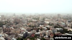 Панорама міста під час пилової бурі, Київ, 22 червня 2021 року