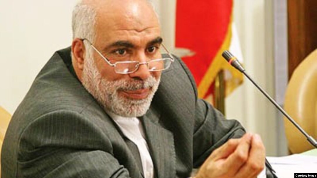 پس از انتشار فیش حقوقی علی صدقی، مدیرعامل بانک رفاه کارگران برکنار شد.
