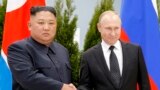 Demirgazyk Koreýanyň lideri Kim Çen Yn (çepde) we Russiýanyň prezidenti Wladimir Putin