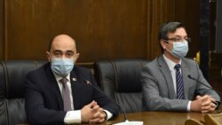 «Լուսավոր Հայաստան» խմբակցության ղեկավար Էդմոն Մարուքյանն ու խմբակցության քարտուղար Գևորգ Գորգիսյանը