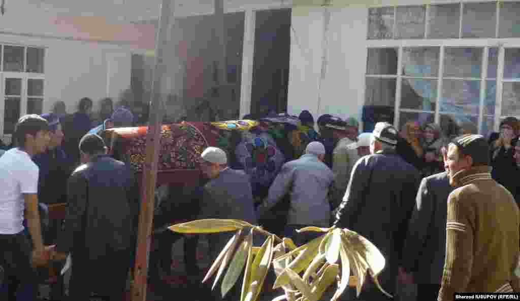 Kyrgyzstan - Osh funeral of victims of a car accident