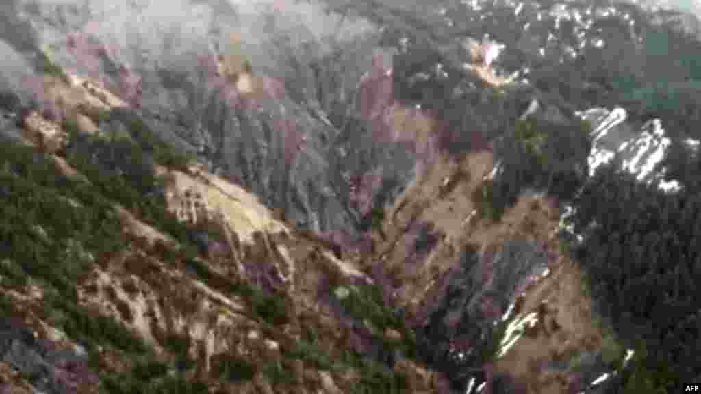 Кадры из района катастрофы самолёта компании Germanwings, предоставленные министерством внутренних дел Франции.