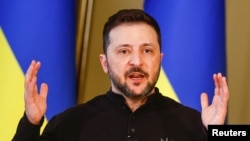 За його словами, зараз українська й американська команди юристів працюють над угодою про корисні копалини