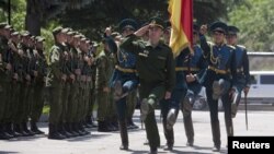 Военные Южной Осетии во время церемонии принесения присяги, Цхинвали. Иллюстративное фото.