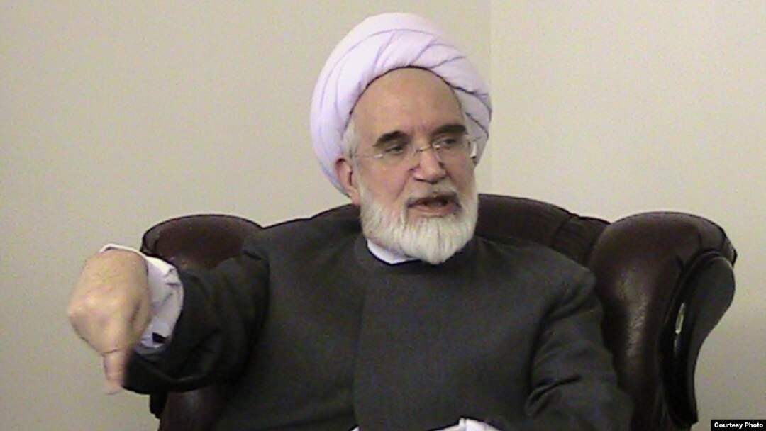 کروبی از خامنه‌ای برای ورود سپاه و بسیج به فعالیت‌های سیاسی و اقتصادی انتقاد کرده و گفته است که نتیجه فاجعه‌آمیز آن بر همه روشن است.