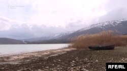 Преспанско Езеро се повлекува, сушата зема данок, но одговорни се и земјоделците во целиот Преспански регион, кој е во сопственост на три држави.
