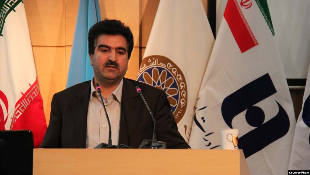 خبرگزاری ایسنا از استعفای اسماعیل للگانی، مدیرعامل بانک صادرات، خبر داده، با این حال خبرگزاری فارس می‌گوید که وی عزل شده است