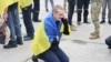 Президент України Володимир Зеленський повідомив, що 12 червня відбувся черговий етап масштабного обміну полоненими з Росією. На фото: один із обміняних українських бійців