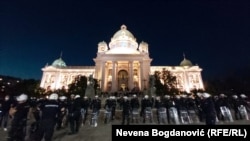Протести во Белград: Демонстранти, оклопни возила и Жандармерија