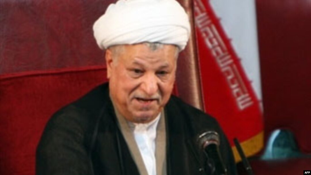 اكبر هاشمى رفسنجانى كه در هفته هاى پيش از انتخابات به شدت از سوى محمود احمدى نژاد و هواداران وى «مفسد اقتصادى» معرفى شده بود در دو هفته گذشته حاضر نشد تا در باره حوادث پس از انتخابات اظهار نظر كند.