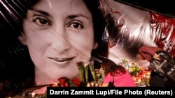 Дафне Каруана Ґаліція розслідувала корупцію серед високопосадовців Мальти. 16 жовтня 2017 року автомобіль, на якому вона виїхала з дому, був підірваний