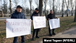 Бишкекте мызыкант Викрам Рузахуновду колдогон митиг өтүп жатат. 9-январь, 2022