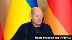 Канцлер Німеччини Олаф Шольц виступив проти збільшення поставок зброї Україні, «якщо це потребуватиме скорочення фінансування інших статей бюджету»