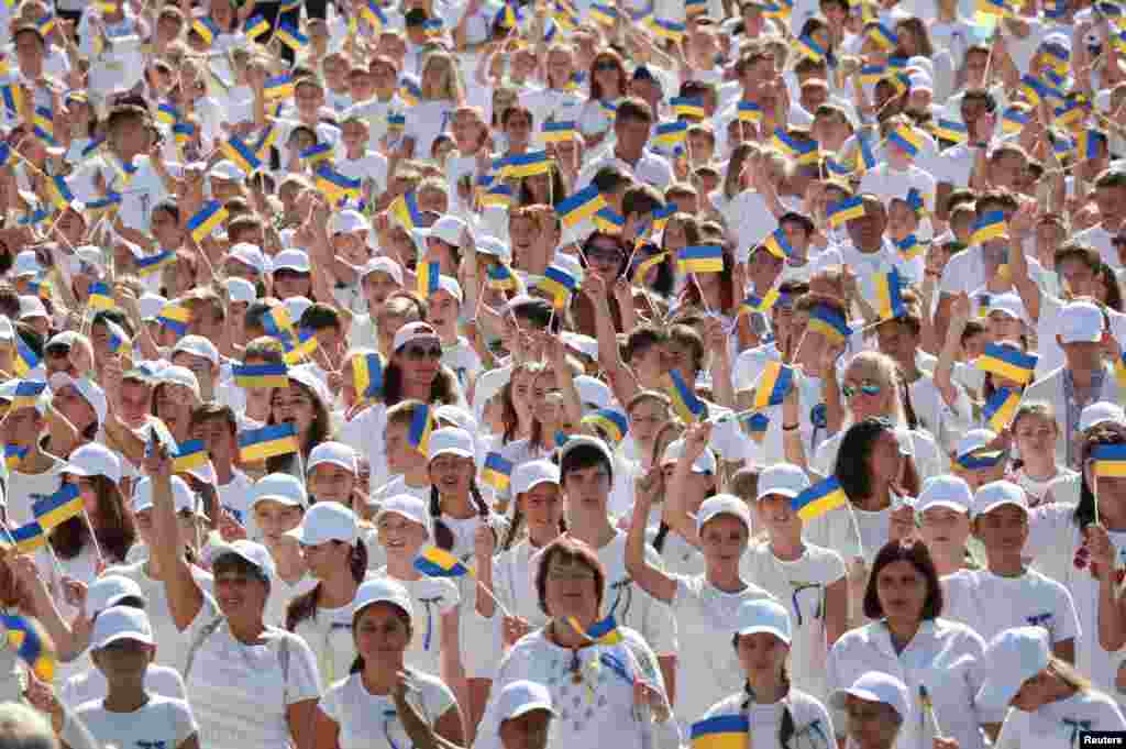Частина офіційної «Ходи гідності», організованої керівництвом держави