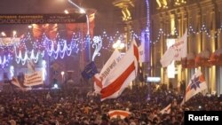 19-декабрдагы демонстрациянын катышуучуларын полиция кууп жана сабап таркаткан. 