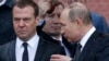 Президент Росії Володимир Путін (праворуч) і прем’єр-міністр Росії Дмитро Медведєв, Москва, 22 червня 2017 року