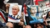 Владимир Путиндин жана Башар Асаддын сүрөтүн көтөргөн тарапкерлери. Архив сүрөт. 
