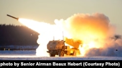 АКШнын HIMARS (High Mobility Artillery Rocket System) жапырт аткылоочу реактивдүү системалары.