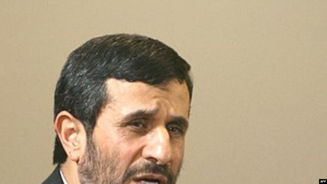 محمود احمدی نژاد، پیشتر هر گونه مذاکره را با طرف های دیگر به جز آژانس بین المللی انرژی اتمی رد کرده بود.(عکس: AFP)