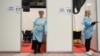Zdravstveni radnici na punktu za vakcinaciju u Belexpo centru u Beogradu, 27. mart 2021. 