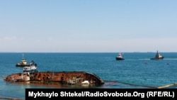 Судно Delfi сіло на мілину поблизу одеського пляжу 22 листопада 2019 року