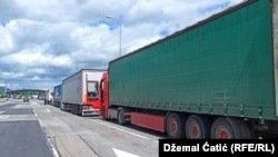 Kamioni na Graničnom prijelazu Izačić čekaju na izlazu iz BiH u Hrvatsku (Arhiva)