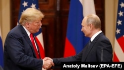 Востаннє Дональд Трамп (л) та Володимир Путін (п) зустрічалися в липні