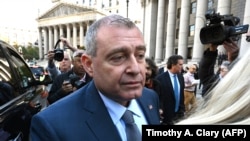 Бізнесмен Лев Парнас після одного із судових засідань у Нью-Йорку, жовтень 2019 року