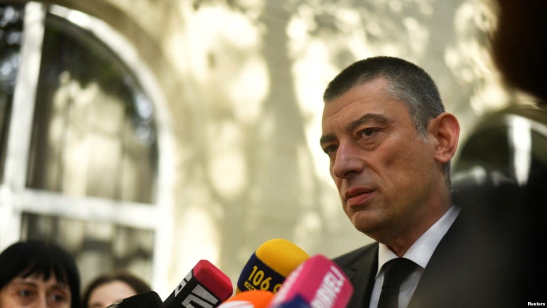 Giorgi Gaharija, lider opozicione stranke Za Gruziju, obraća se medijima nakon glasanja na biračkom mjestu u Tbilisiju 26. oktobra.