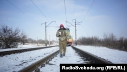 У січні активісти, серед яких депутати Верховної Ради і люди, що називають себе ветеранами АТО, розпочали блокаду залізниці «Луганськ – Лисичанськ – Попасна» з метою припинити торгівлю із окупованими районами Донбасу