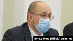Шмигаль: якщо в країні спостерігатиметься значне збільшення кількості захворілих, то карантинні заходи можуть знову бути посилені
