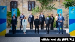 Fotografie de grup a liderilor din țările sud-est europene, în urma summit-ului cu Ucraina, din 11 iunie 2025, la Odesa, publicată de președintele Volodimir Zelenski