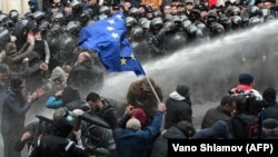 Застосування поліцією водометів для розгону протестувальників, Тбілісі, Грузія, 18 листопада 2019 року