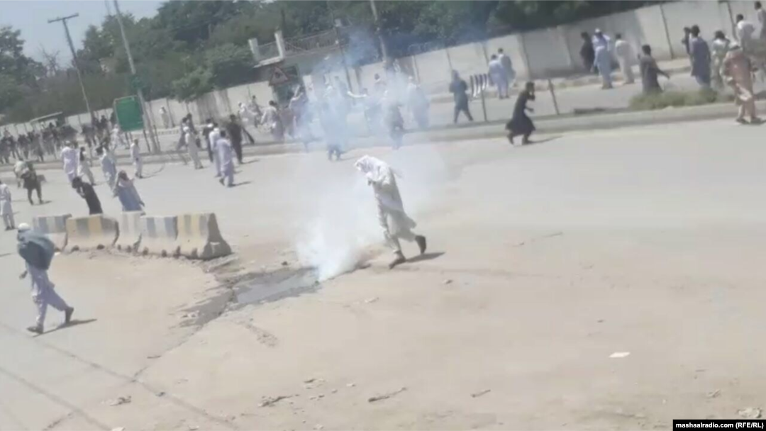مظاهره کوونکو په پولیسو کاڼي وورول 